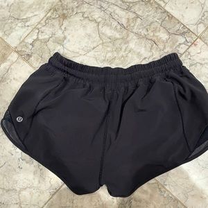 Lululemon Hotty Hot Low-Rise Lined Short 2.5